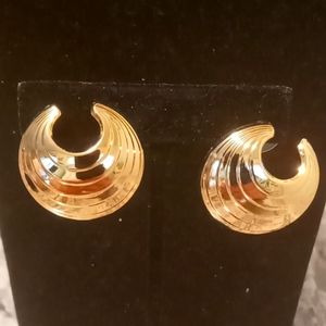 Avon Sculptured Button Earrings